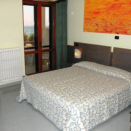 Cote D'est Hotel 3*